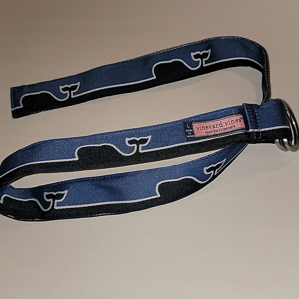 VINEYARD VINES BOY'S BLUE WHALE LINE D-RING BELT.
